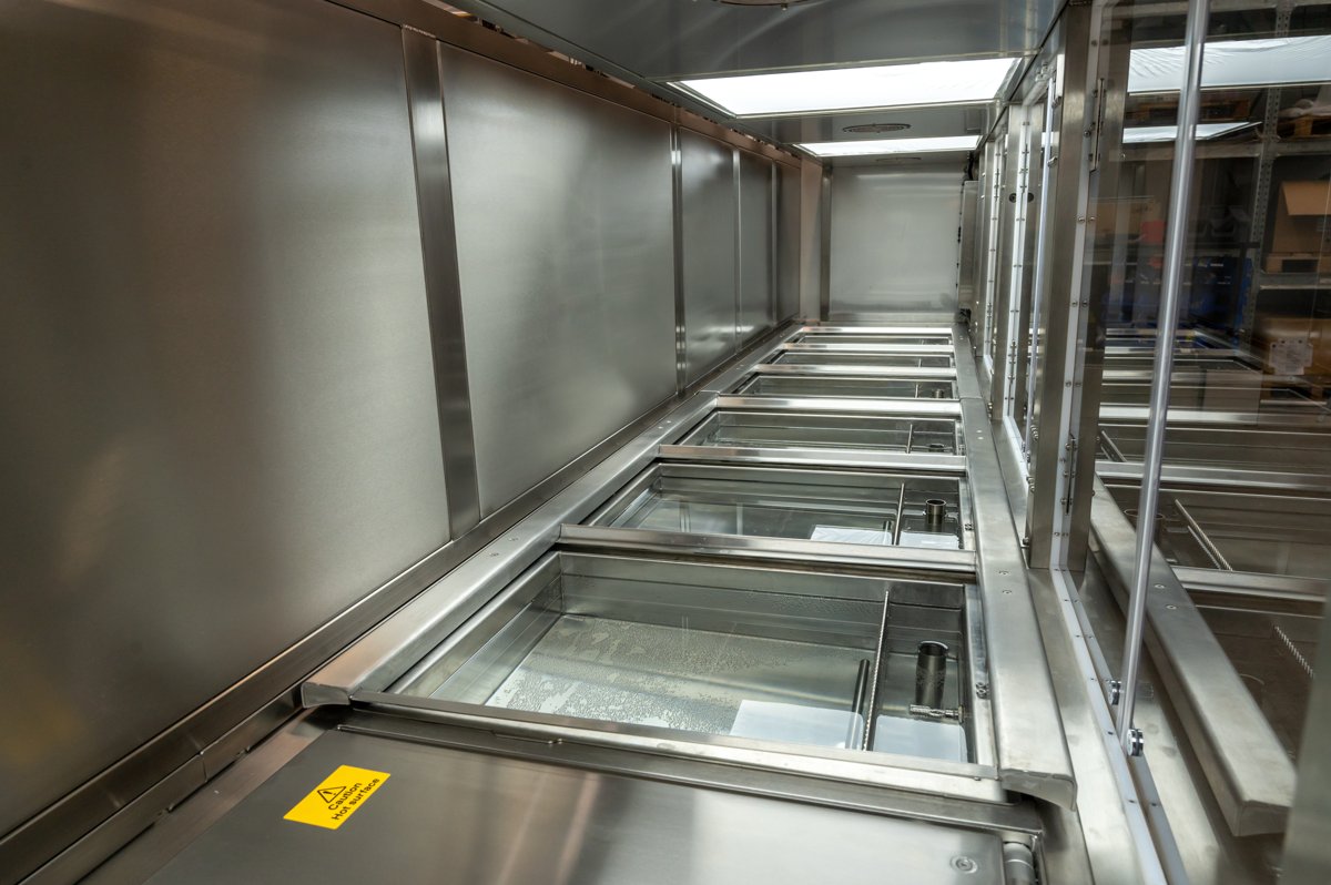 Unitech Shyre TC1500 cleaning line interior, row of process tanks